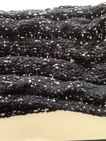 Tour de cou noir et argenté