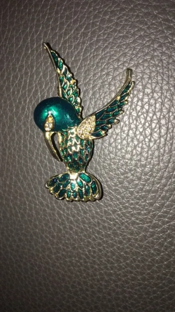 Broche colibri or et vert