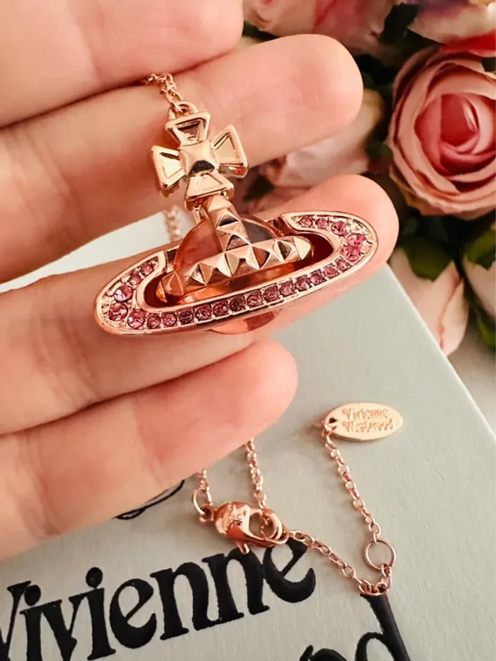 🪐Collier Vivienne Westwood Orbite rose gold & zirconiums roses - photo numéro 7