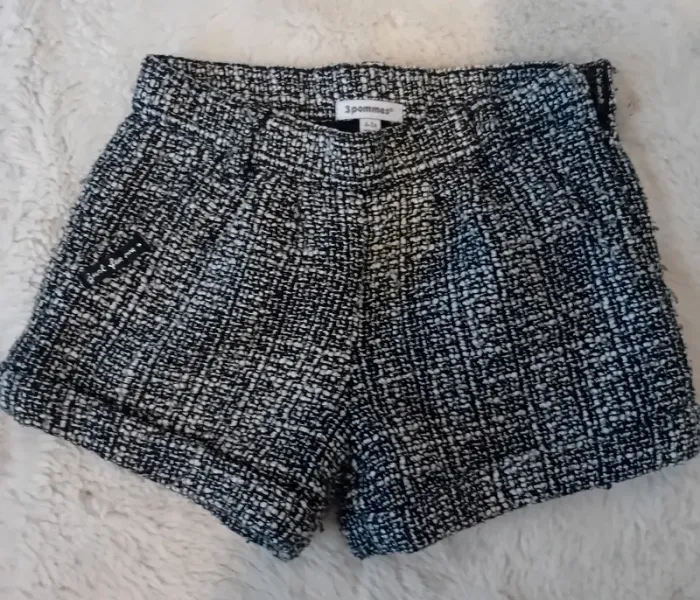 Short fille