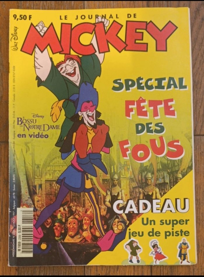 Ancien journal de mickey avec cadeau jeu de piste le Bossu de notre dame N°2356 de 1997 vintage - photo numéro 2