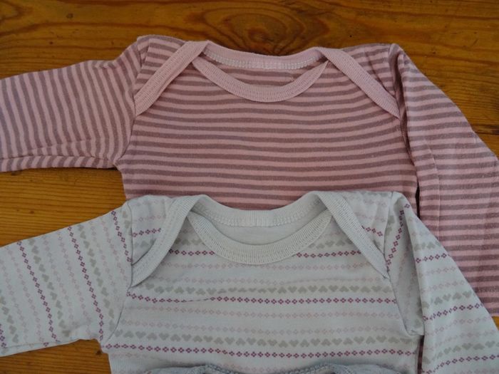 Lot 3 bodys fille 6 mois - photo numéro 3