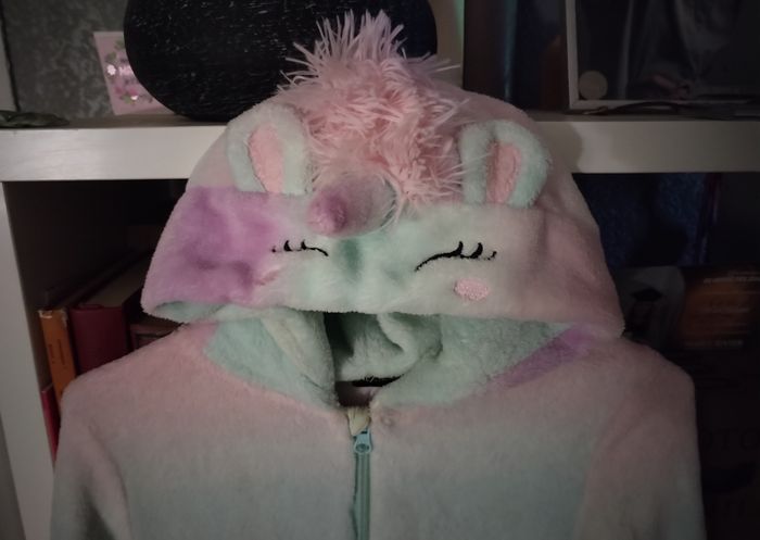 Combinaison pyjamas polaire Licorne multicolore en très bon état