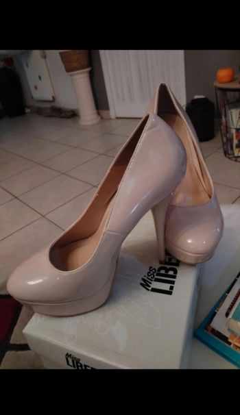 Très beau escarpins vernis à talons "Ideal" neuf