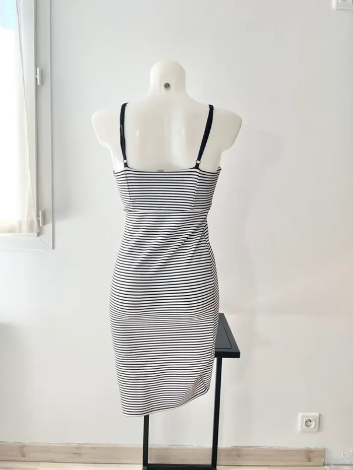 Robe moulante - photo numéro 4