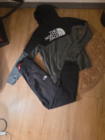 ensemble jogging the north face