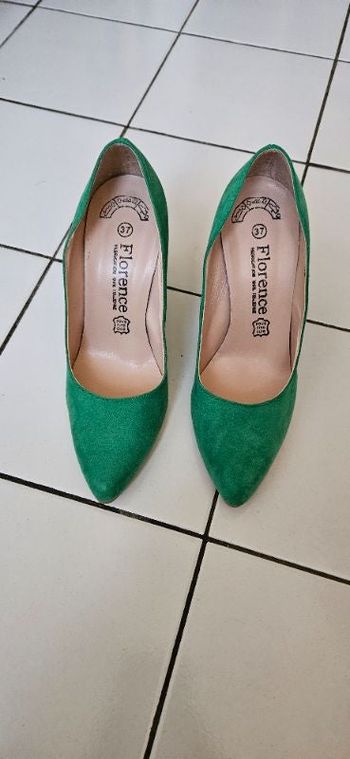 Escarpin en daim vert