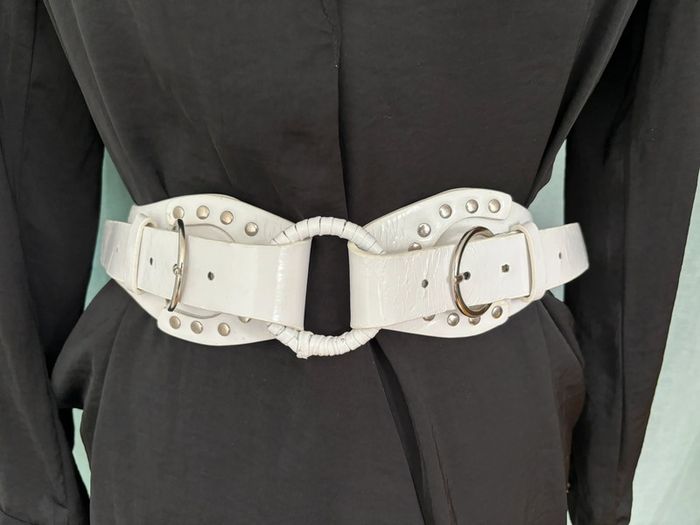 Ceinture blanche à double boucle aspect vinyle froissé - photo numéro 2