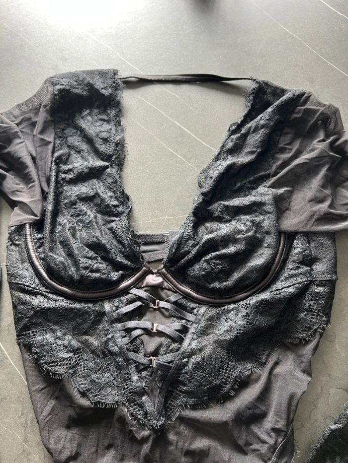 Body sexy en dentelle. - photo numéro 3
