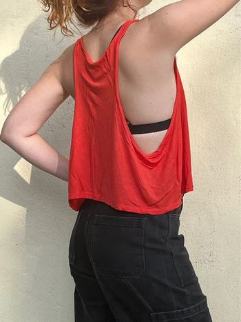 Crop top débardeur ouvert sur les côtés orange