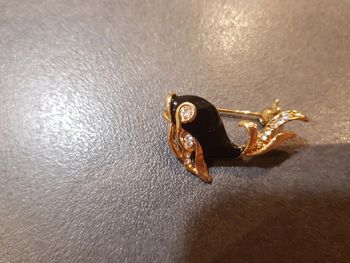 Broche dauphin bleu Marine et diamants blancs