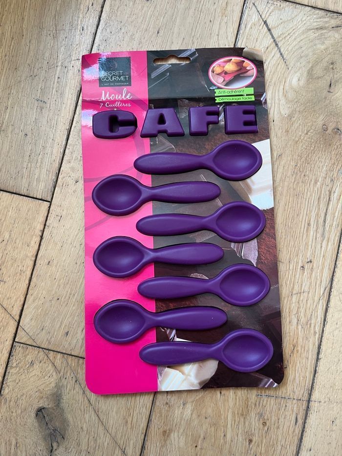 Plaque moule violet silicone 7 cuillères + café