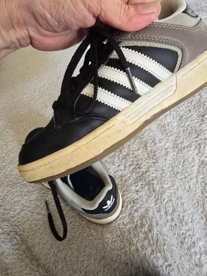 Baskets mixte 🍒Adidas🍒pointure 32 - photo numéro 6