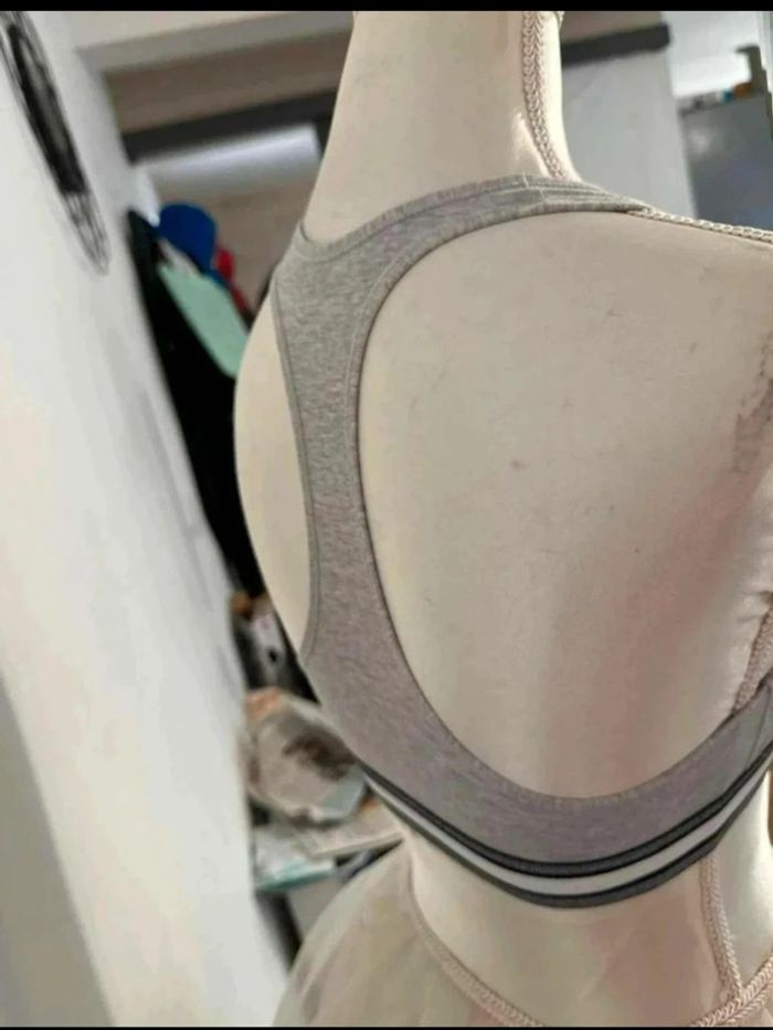 Brassière grise - photo numéro 4