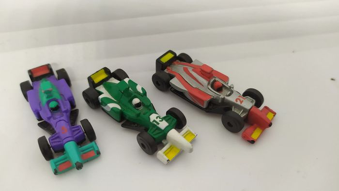 3 mini voitures de courses  formule 1 hasbro