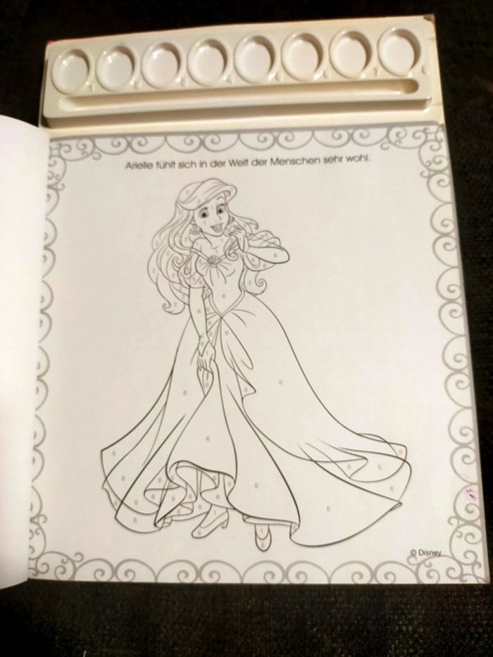 Livre de princesses a peindre ou colorier neuf - photo numéro 13