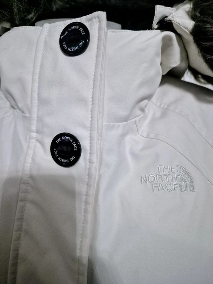 Veste d'Hiver The North Face - Blanc Cassé avec Capuche en Fourrure - photo numéro 4