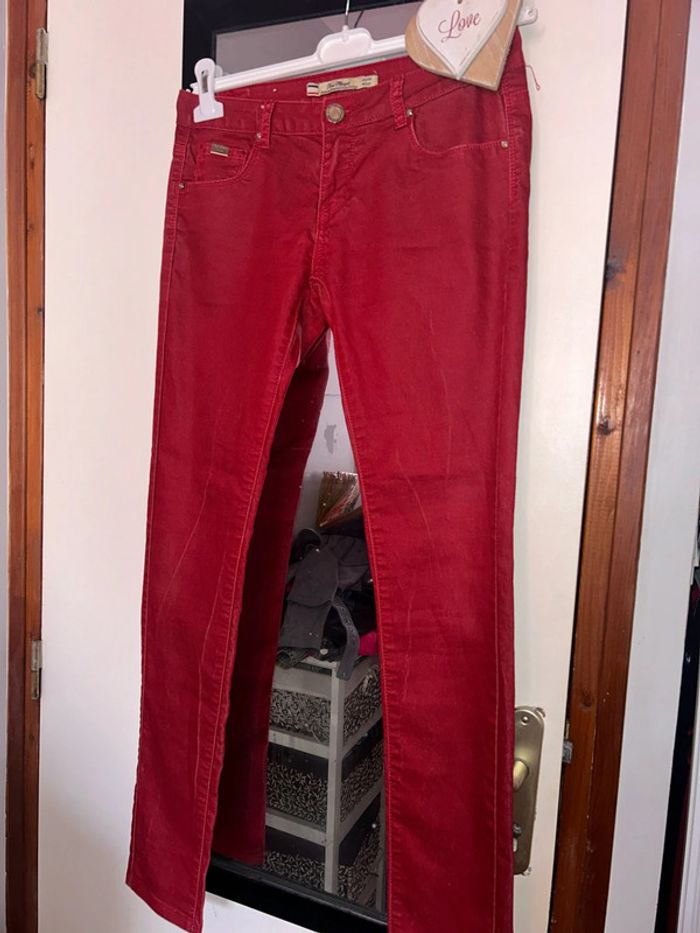 Jeans rouge taille 40