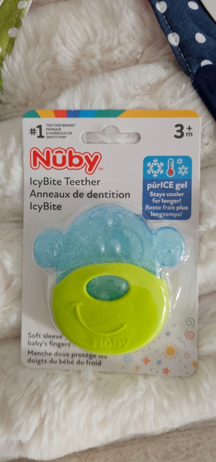 Lot de 2 bavoirs & anneau de dentition rafraîchissant Nûby Neuf - photo numéro 8