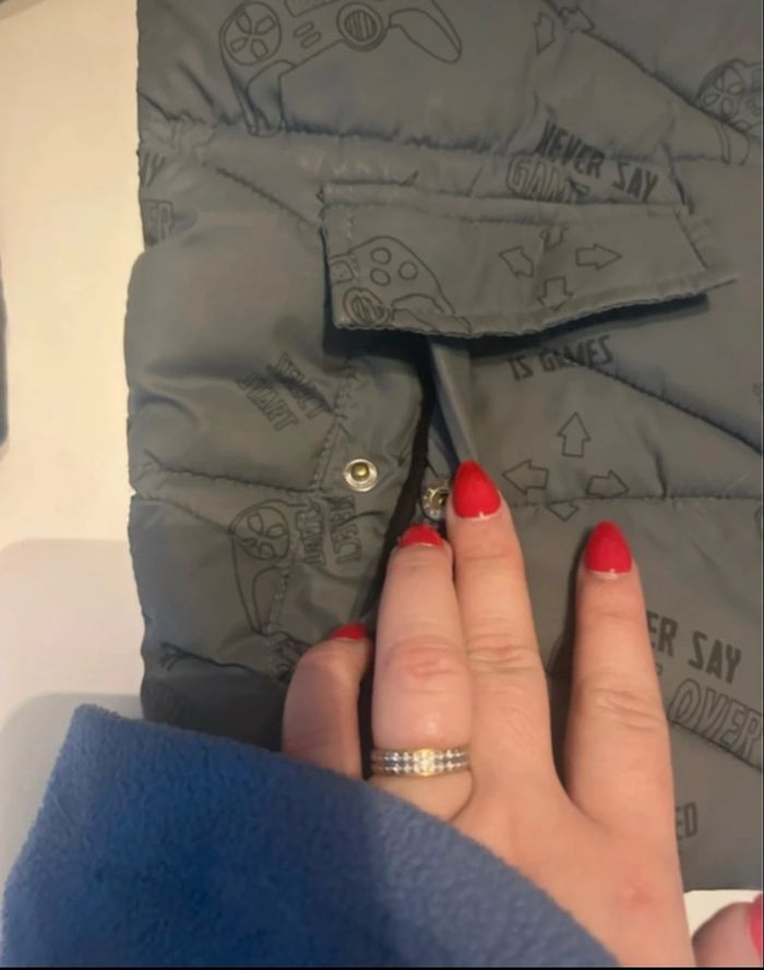 Manteau / Doudoune chaud Hiver très bon état garçon taille 6 ans couleur gris - photo numéro 3