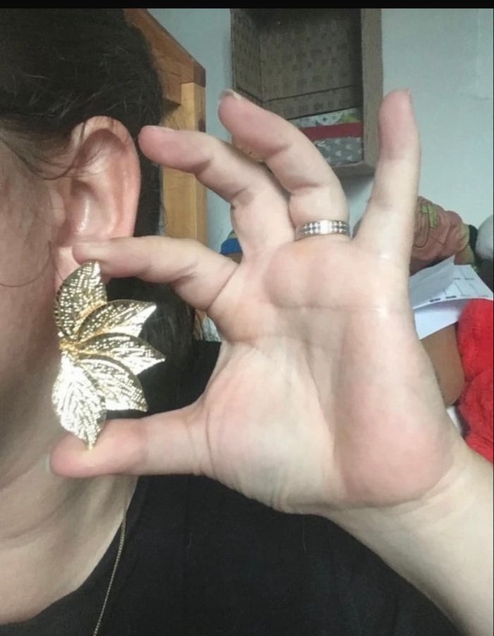 Boucles d’oreilles NEUVES pour femme forme pétales de fleurs  🌼 couleur doré - photo numéro 3