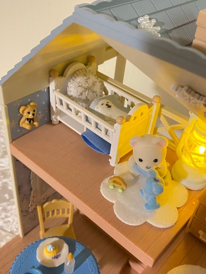 Bluebell cottage maison complète toit bleu Sylvanian ours polaire noël - photo numéro 10