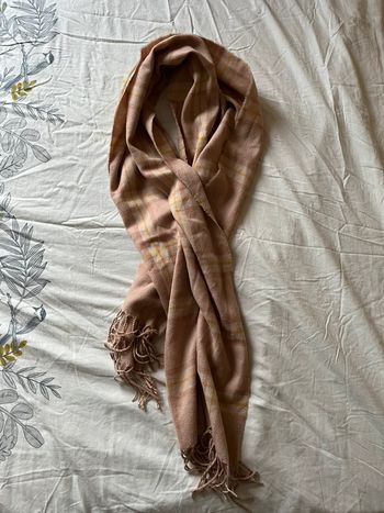 Écharpe à franges rose