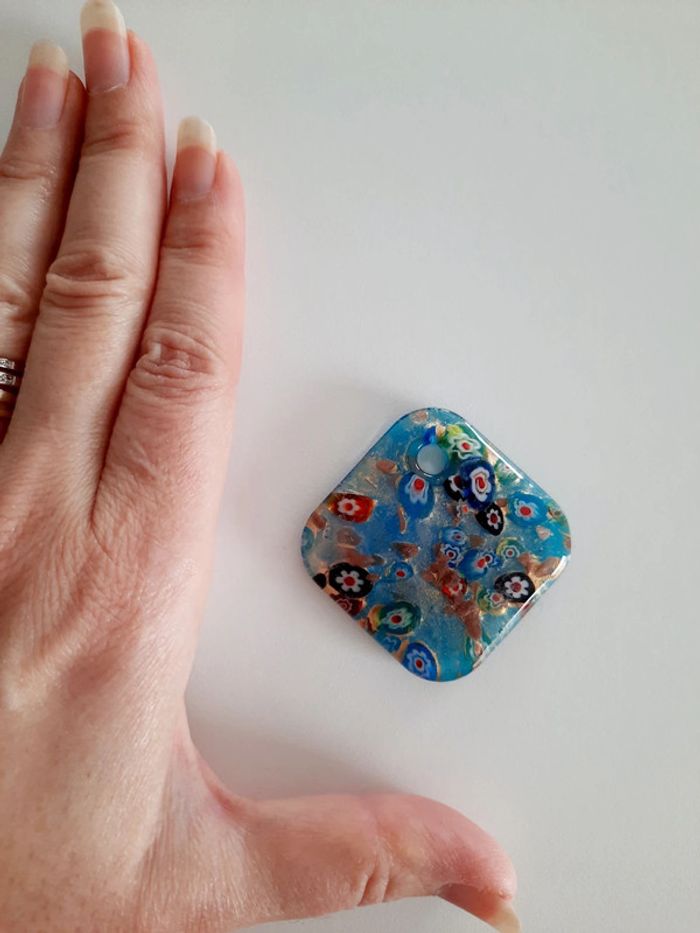 Pendentif en verre bleu fleuri #lora11pendentif