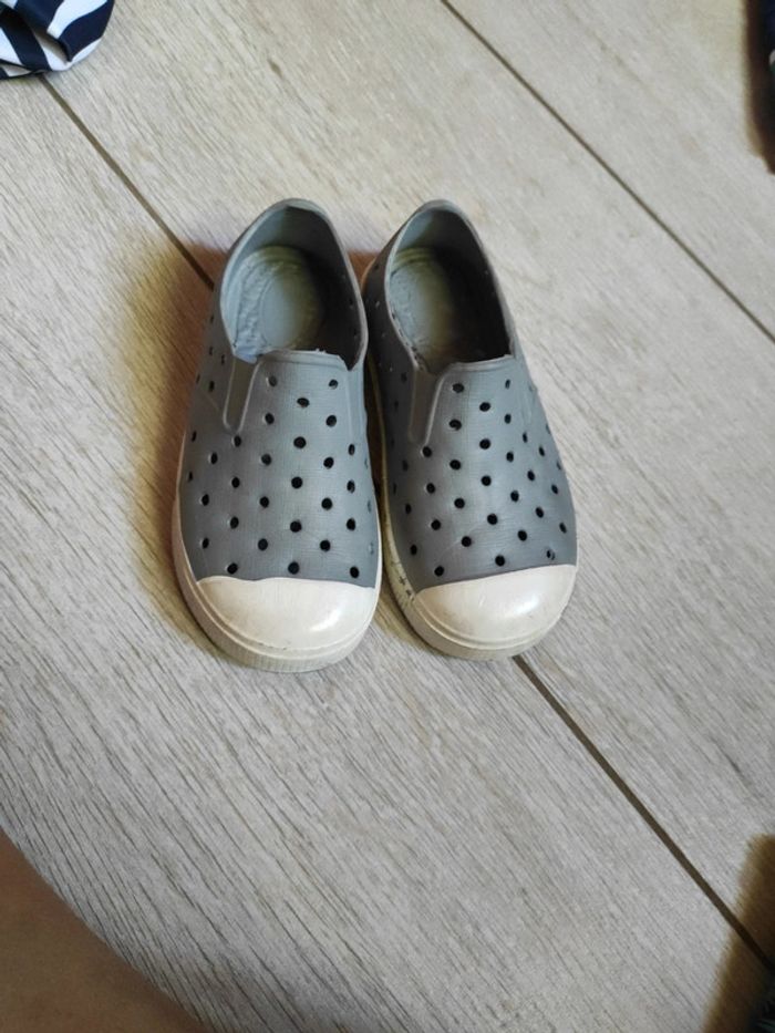 Chaussures d'eau fermée