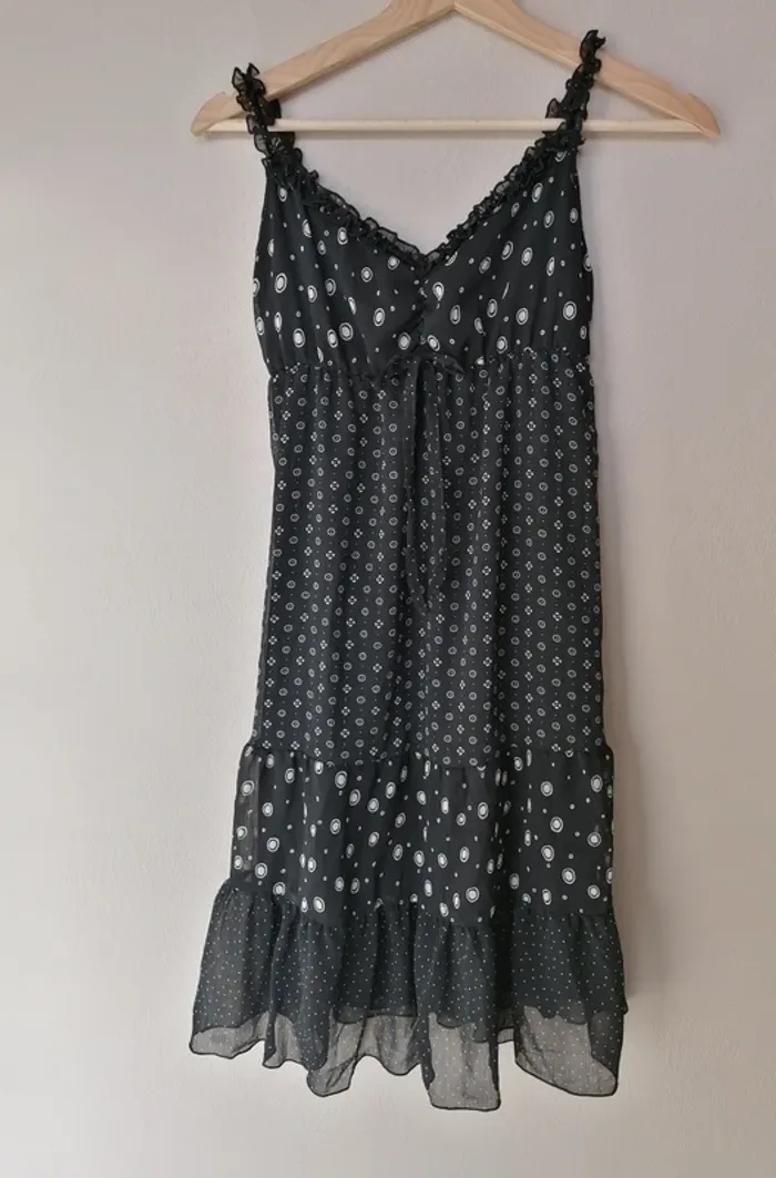 đ TrĂšs jolie robe lĂ©gĂšre buste Ă©lastiquĂ© 38 Ă bretelles