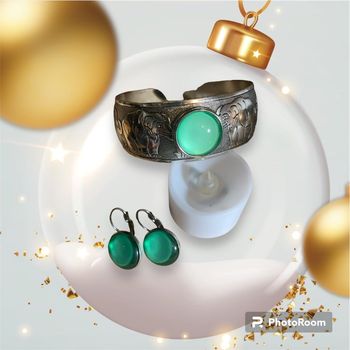 Parure de bijoux boucles d’oreilles et bracelet.