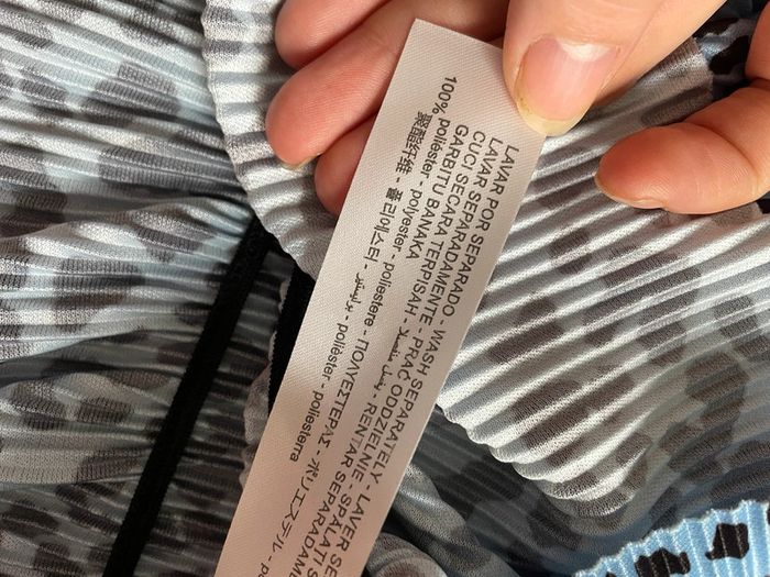 Blouse épaule dénudées léopard bleu et noir Bershka taille M très bon état - photo numéro 6