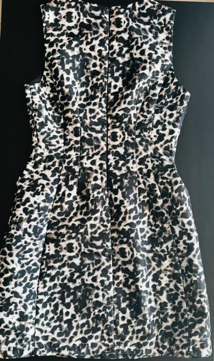 Robe courte imprimé léopard AX taille 38 - photo numéro 4