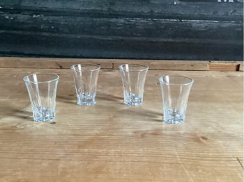 4 petits verres shooter vintage