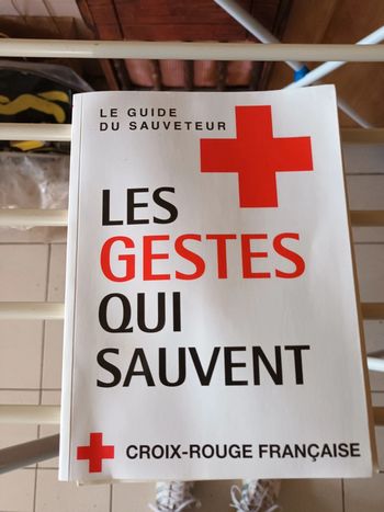 Livre les gestes qui sauvent