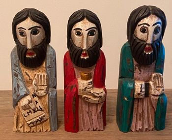 Ensemble de 3 statues en bois colorées