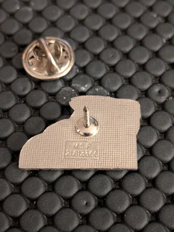 Pin's Pêche à la truite Saint Georges - photo numéro 2