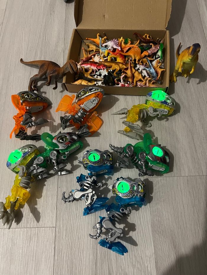 Lot de jouets dinosaures - photo numéro 2