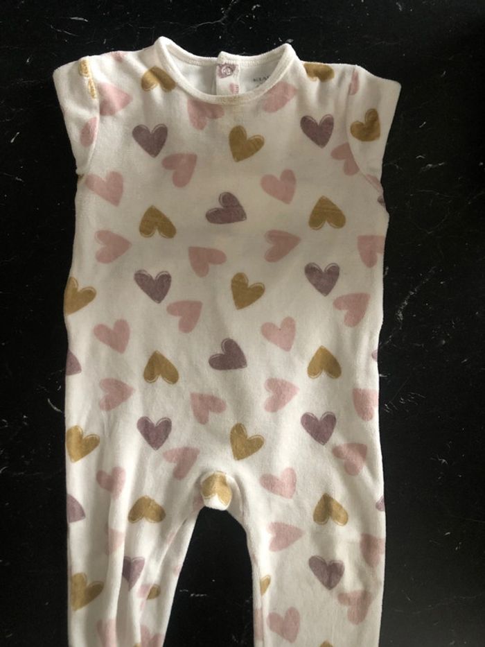 Lot 3 pyjamas velour tachés - photo numéro 9