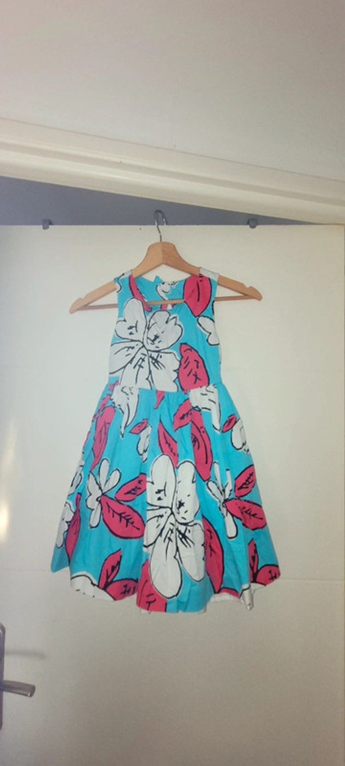 Superbe robe fleurie Mayoral portée 1 fois taille 6 ans idéal cérémonie