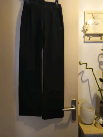 Legging noir évasé sur le bas Domyos.