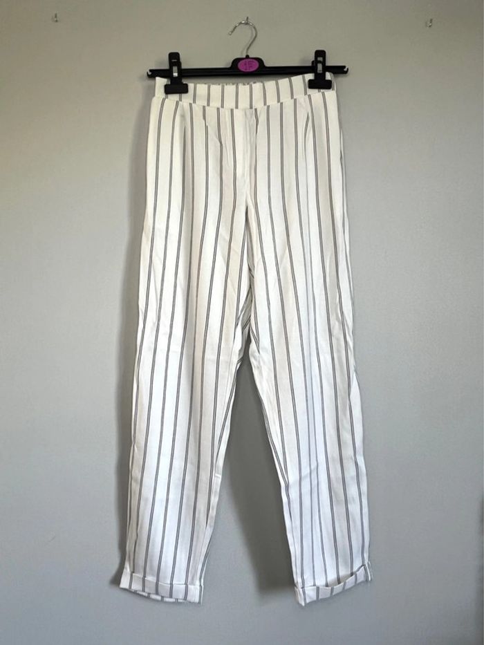 Pantalon taille haute à rayures Jennyfer blanc et noir