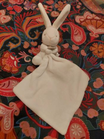 Doudou et compagnie - Lapin mouchoir en boîte fleur