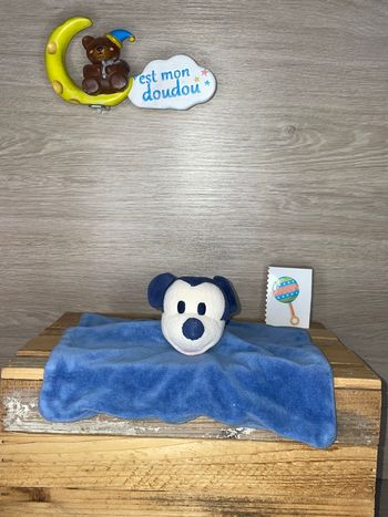 DY436 doudou Mickey Disney