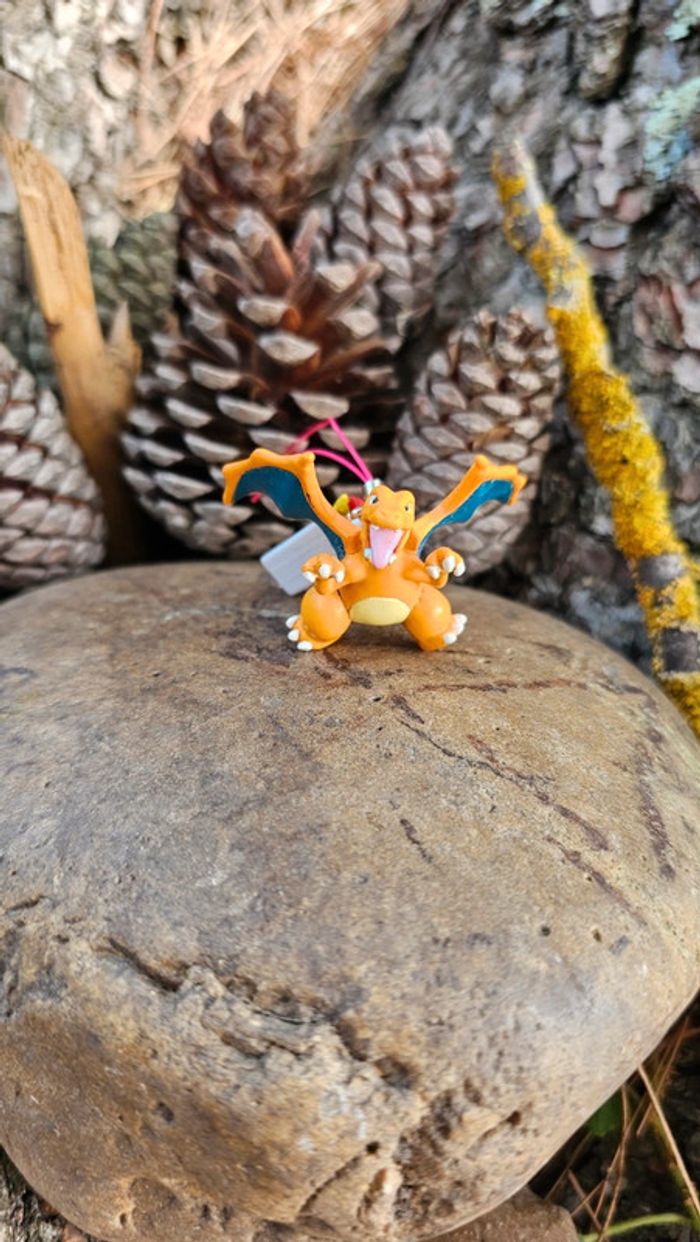Super figurine Pokemon Nintendo porte clé Dracaufeu - photo numéro 4