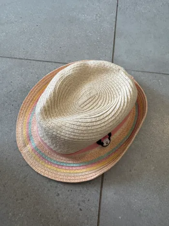 Chapeau Minnie mouse taille 51/52, très bon état