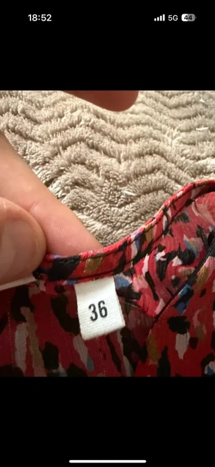 Robes Naf Naf fleurie 36/38 en très bon état Manches courtes - photo numéro 5