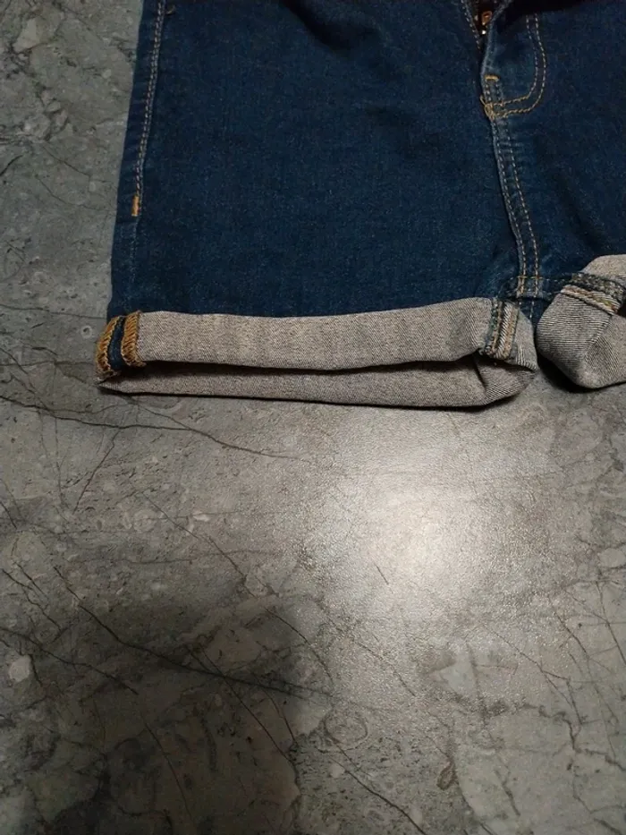 Short en jean 8 ans - photo numéro 3