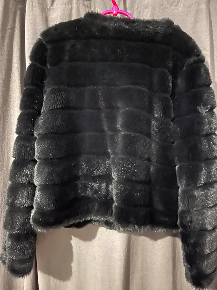 Veste en fausse fourrure - photo numéro 2