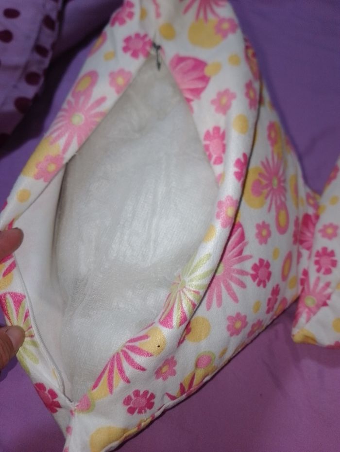 Coussin en forme de triangle - photo numéro 2